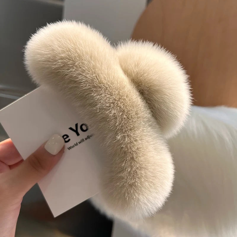 💫 Plush & Chill Hair Claw