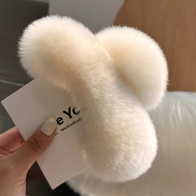 💫 Plush & Chill Hair Claw